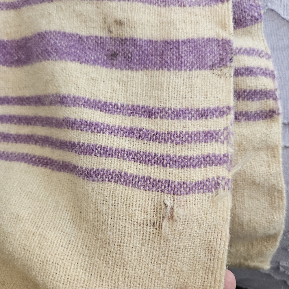 🌟Vintage🌟 Wool Cream & Purple trim 75" L x 68" W. Fits a double bed. - Picture 5 of 5